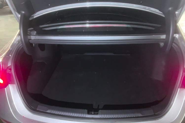 Used Roewe D7 2023 DMH 125km Flagship Edition Trunk