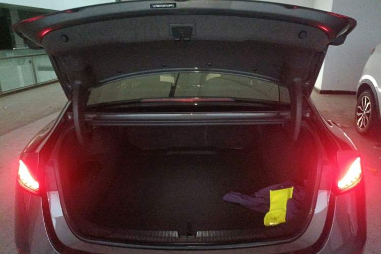 Used Roewe D7 2023 DMH 125km Excellence Edition Trunk