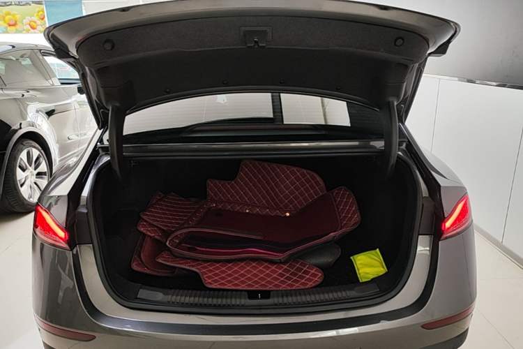 Used Roewe D7 2023 DMH 125km Excellence Edition Trunk
