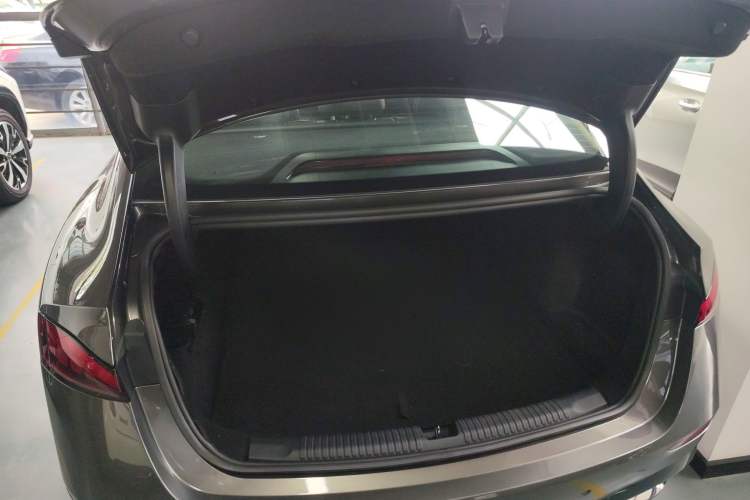 Used Roewe D7 2023 DMH 125km Superior Edition Trunk