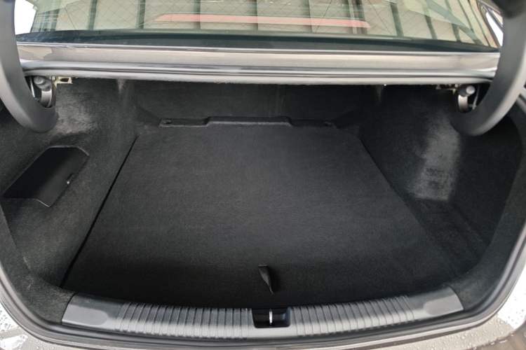 Used Roewe D7 2023 DMH 125km Superior Edition Trunk