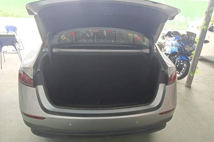 Used Roewe D7 2023 DMH 125km Flagship Edition Trunk