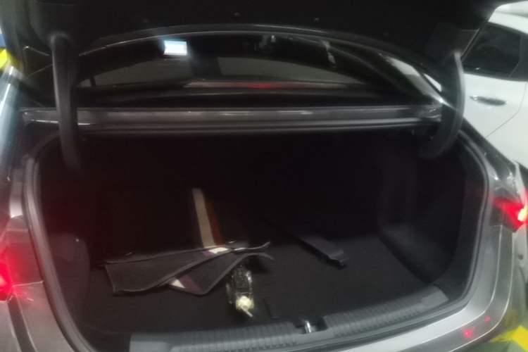 Used Roewe D7 2023 DMH 125km Excellence Edition Trunk