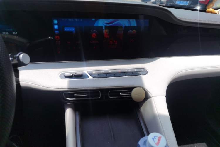 Used Roewe D7 2023 EV 510km Rear-Drive Flagship Edition Audio And AC Panel