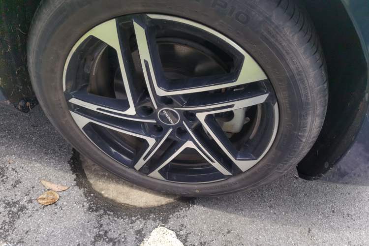 Used Roewe D7 2023 EV 510km Rear-Drive Flagship Edition Right Front Wheel Hub
