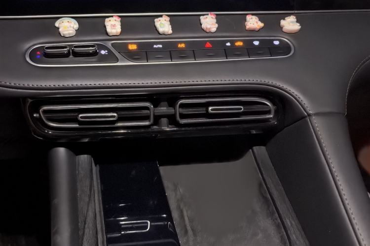 Used Roewe D7 2023 DMH 125km Superior Edition Interior 3