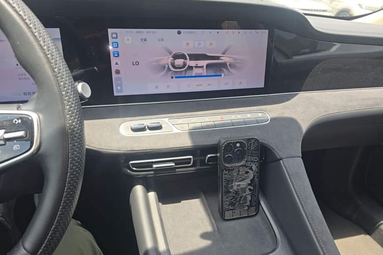 Used Roewe D7 2023 DMH 125km Flagship Edition Audio And AC Panel