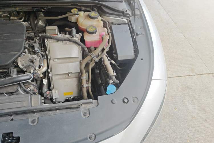 Used Roewe D7 2023 DMH 125km Flagship Edition Engine Bay Left