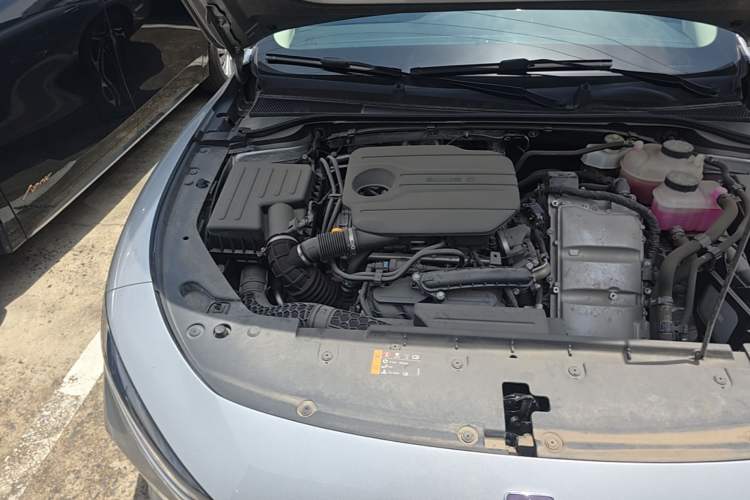 Used Roewe D7 2023 DMH 125km Flagship Edition Engine Bay Right