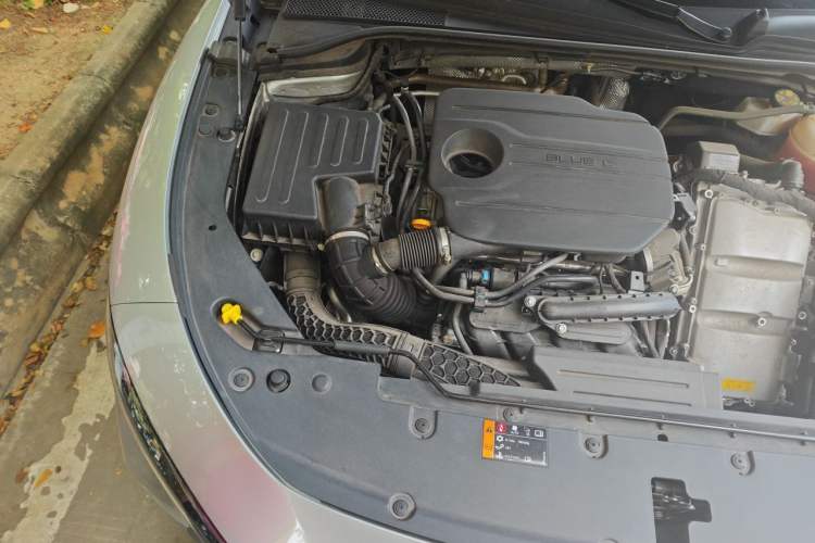 Used Roewe D7 2023 DMH 125km Flagship Edition Engine Bay Right