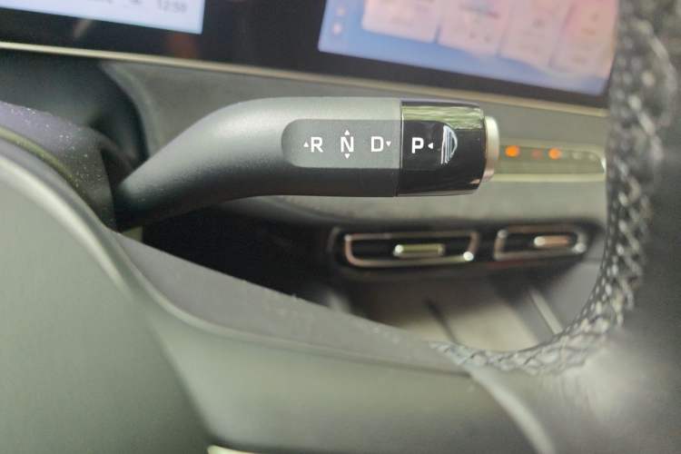 Used Roewe D7 2023 DMH 125km Flagship Edition Gear Lever