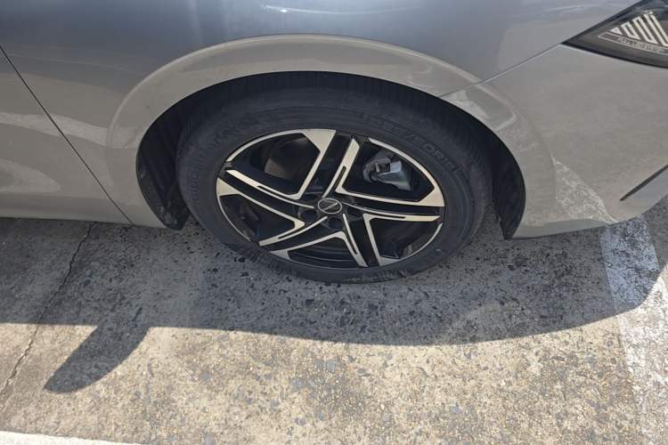 Used Roewe D7 2023 DMH 125km Flagship Edition Right Front Wheel Hub