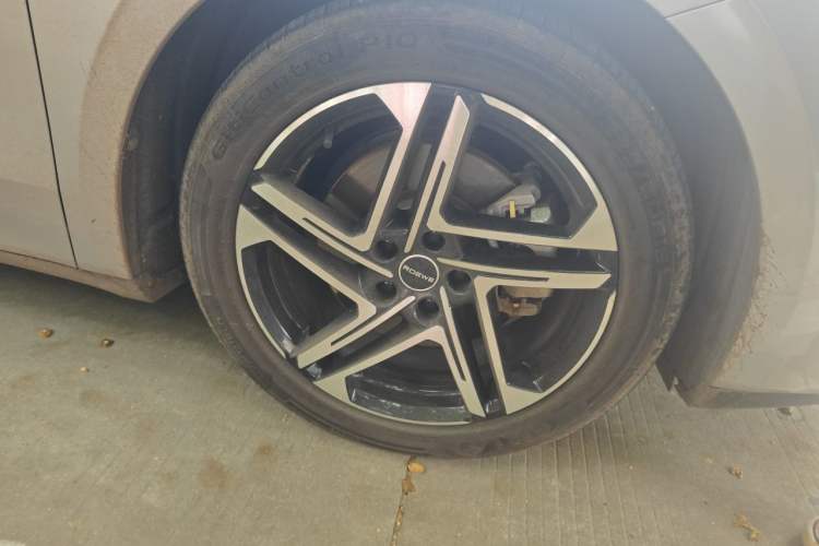 Used Roewe D7 2023 DMH 125km Flagship Edition Right Front Wheel Hub