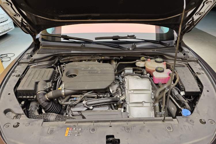 Used Roewe D7 2023 DMH 125km Excellence Edition Engine Bay