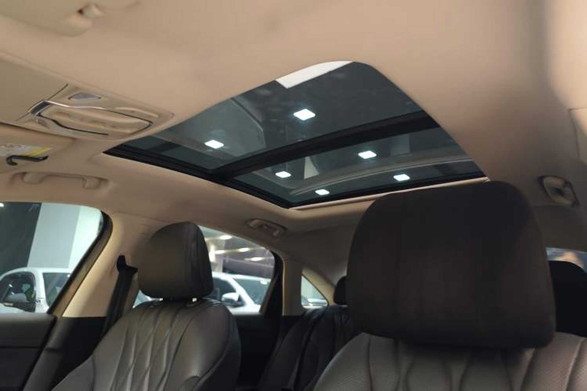 Used Roewe D7 2023 DMH 125km Excellence Edition Interior 10