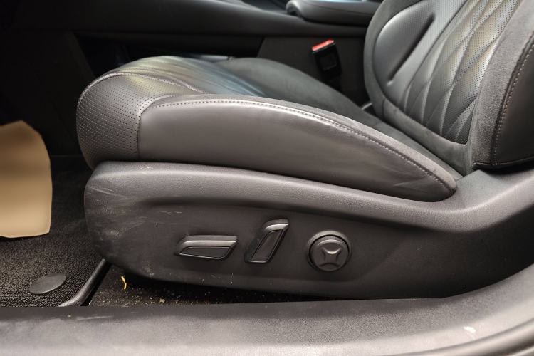 Used Roewe D7 2023 DMH 125km Excellence Edition Interior 12