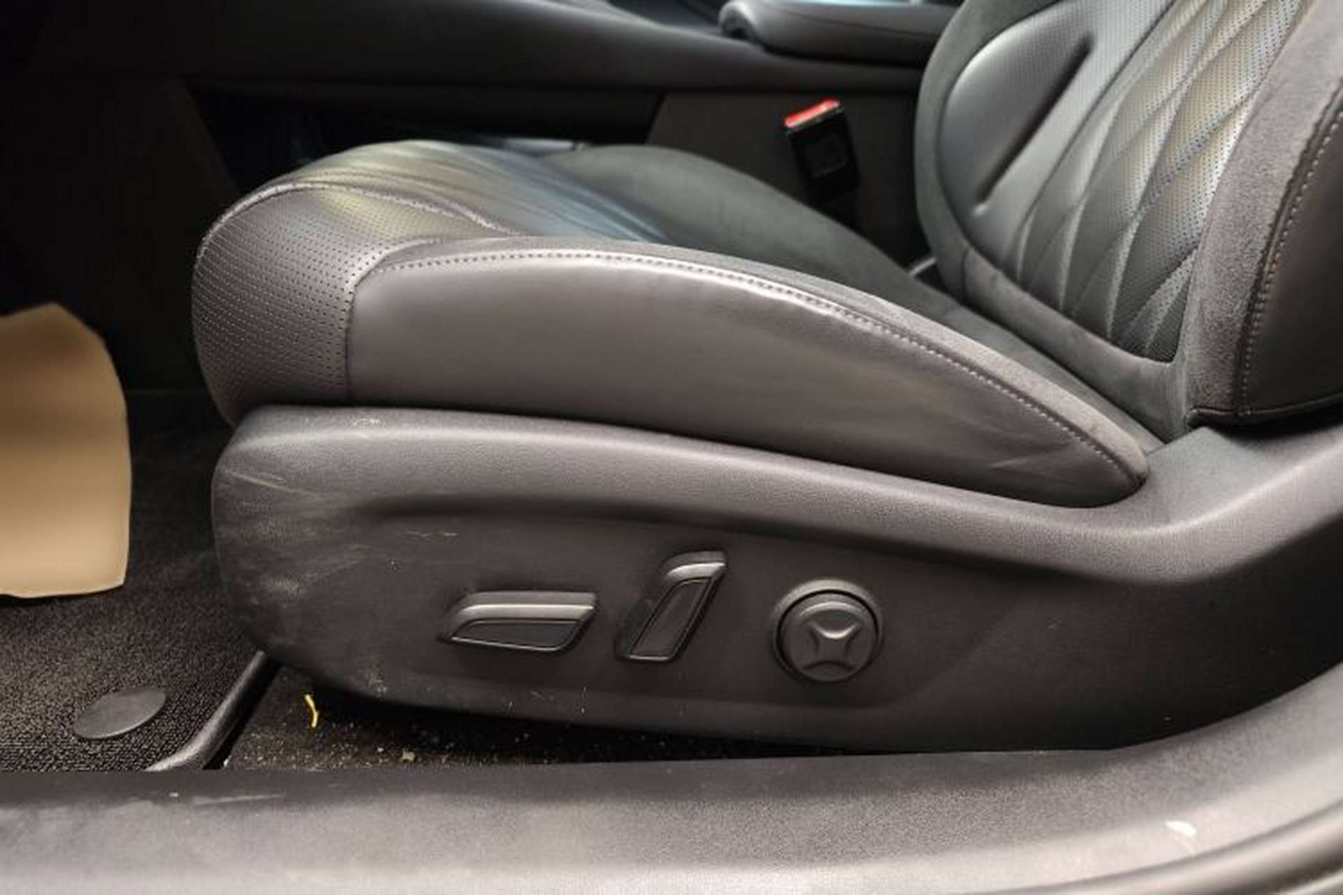 Used Roewe D7 2023 DMH 125km Excellence Edition Interior 12