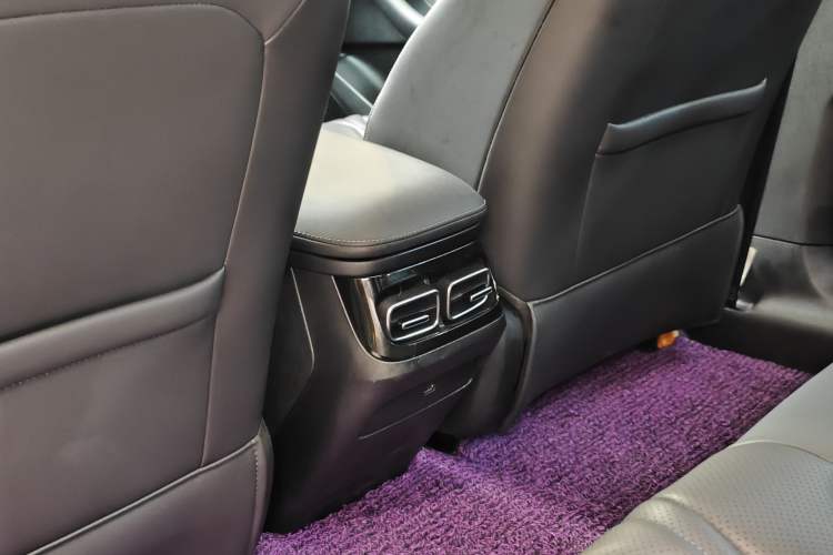 Used Roewe D7 2023 DMH 125km Excellence Edition Interior 4