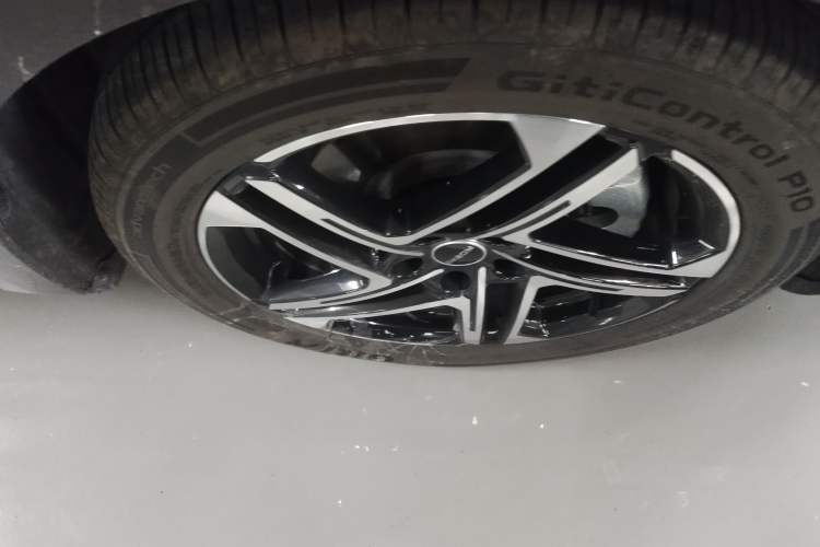 Used Roewe D7 2023 DMH 125km Flagship Edition Right Front Wheel Hub