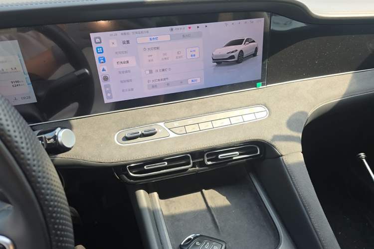 Used Roewe D7 2023 DMH 125km Flagship Edition Audio And AC Panel