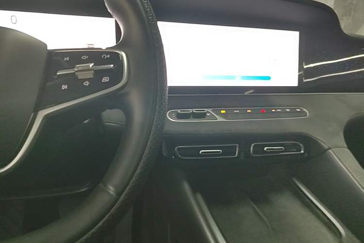 Used Roewe D7 2023 DMH 125km Flagship Edition Audio And AC Panel