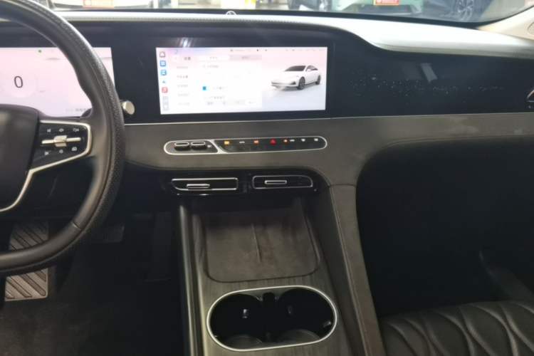 Used Roewe D7 2023 DMH 125km Flagship Edition Audio And AC Panel