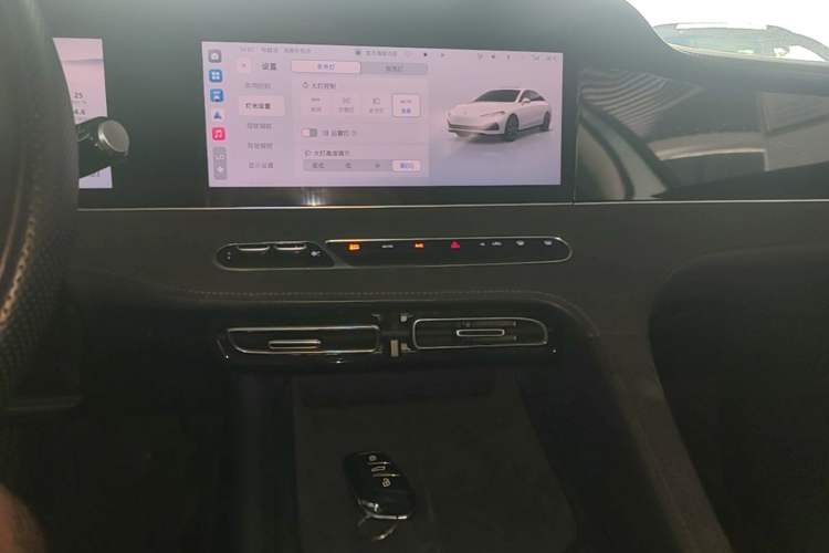 Used Roewe D7 2023 DMH 125km Flagship Edition Audio And AC Panel