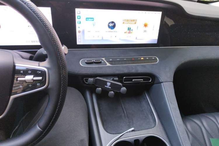Used Roewe D7 2023 DMH 125km Flagship Edition Audio And AC Panel