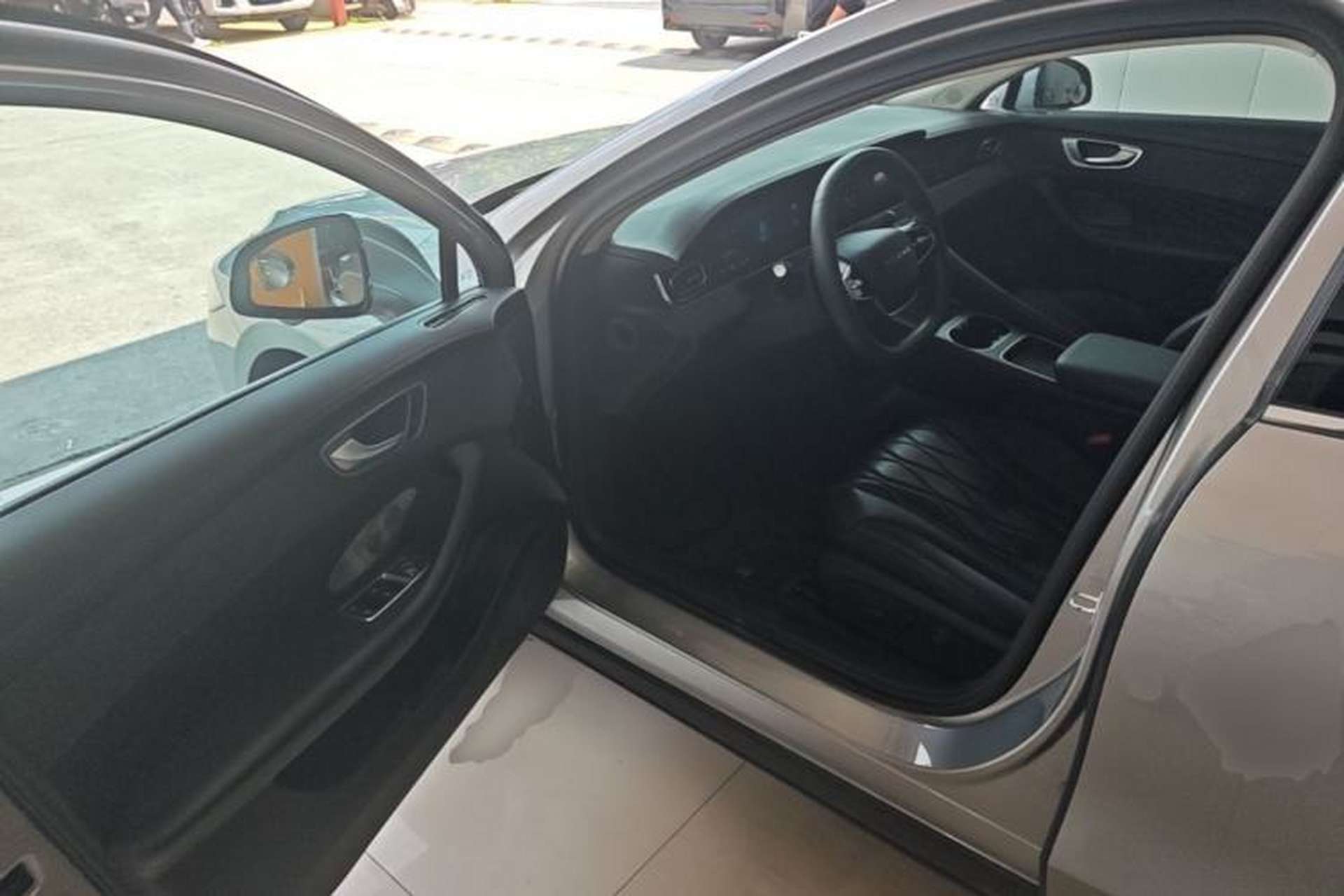 Used Roewe D7 2023 DMH 125km Excellence Edition Driver Seat