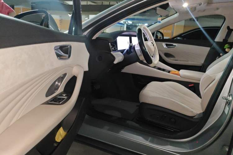 Used Roewe D7 2023 DMH 125km Excellence Edition Driver Seat