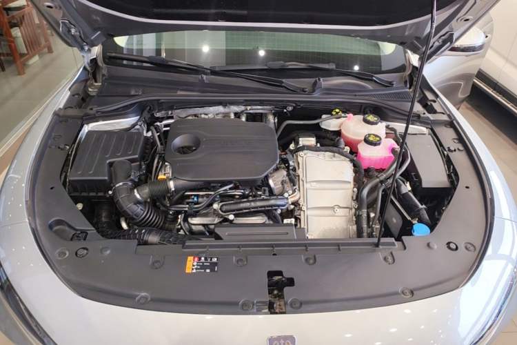 Used Roewe D7 2023 DMH 125km Flagship Edition Engine Bay