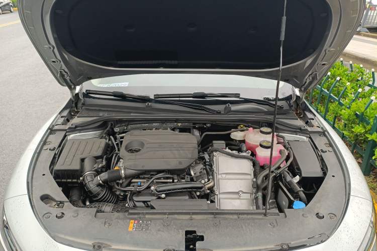 Used Roewe D7 2023 DMH 125km Excellence Edition Engine Bay