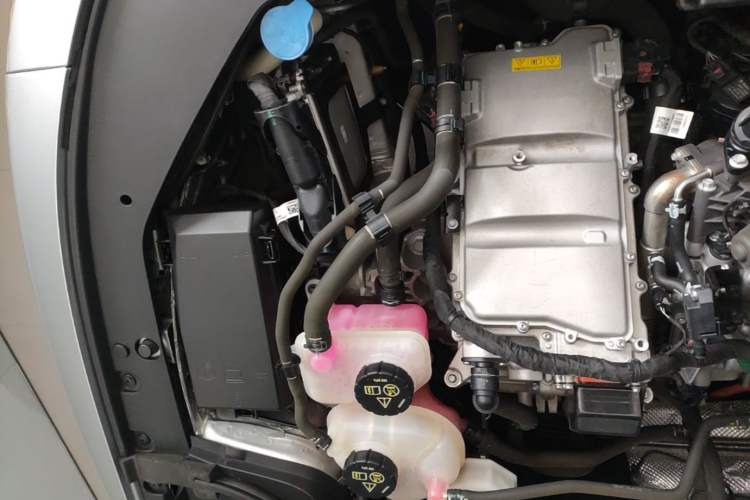 Used Roewe D7 2023 DMH 125km Superior Edition Engine Bay Left
