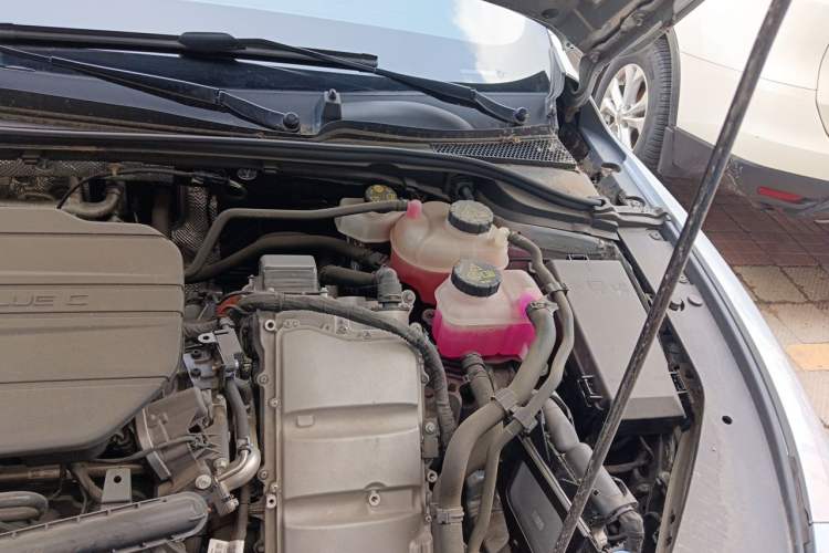 Used Roewe D7 2023 DMH 125km Excellence Edition Engine Bay Left