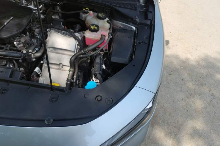 Used Roewe D7 2023 DMH 125km Flagship Edition Engine Bay Left