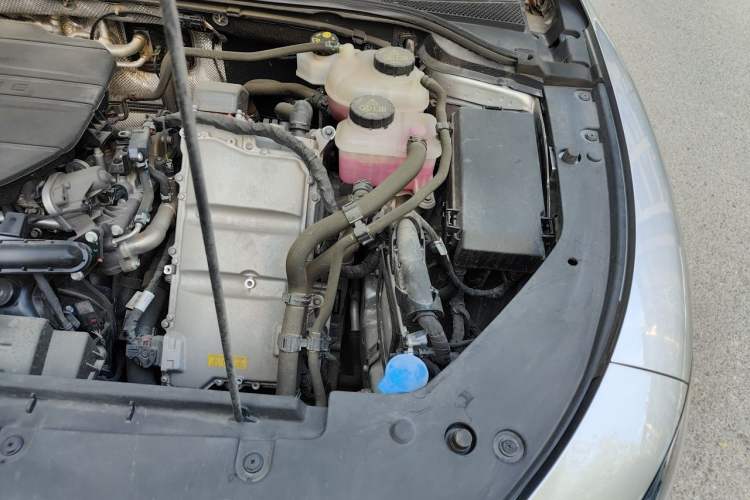 Used Roewe D7 2023 DMH 125km Flagship Edition Engine Bay Left