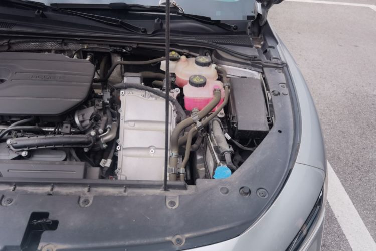Used Roewe D7 2023 DMH 125km Excellence Edition Engine Bay Left