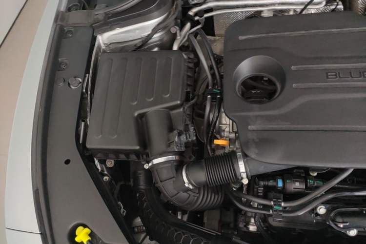 Used Roewe D7 2023 DMH 125km Superior Edition Engine Bay Right