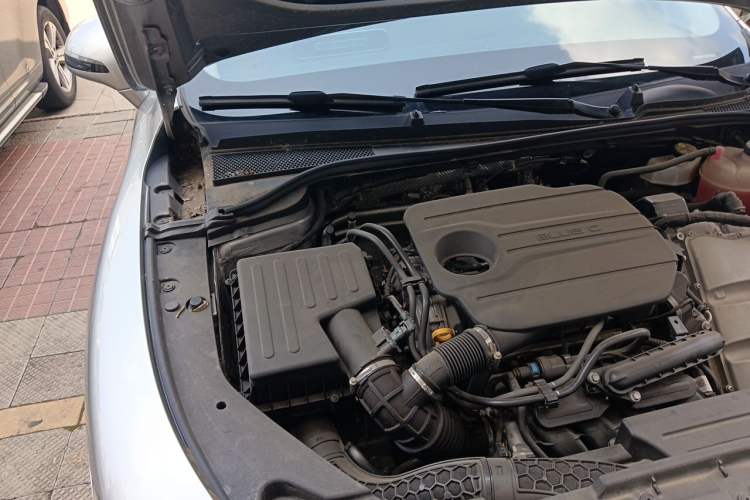 Used Roewe D7 2023 DMH 125km Excellence Edition Engine Bay Right