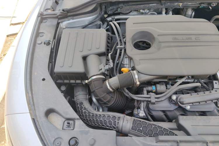 Used Roewe D7 2023 DMH 125km Superior Edition Engine Bay Right