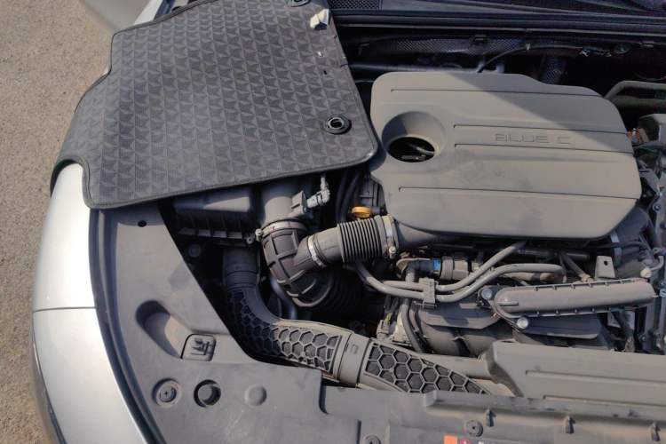 Used Roewe D7 2023 DMH 125km Excellence Edition Engine Bay Right