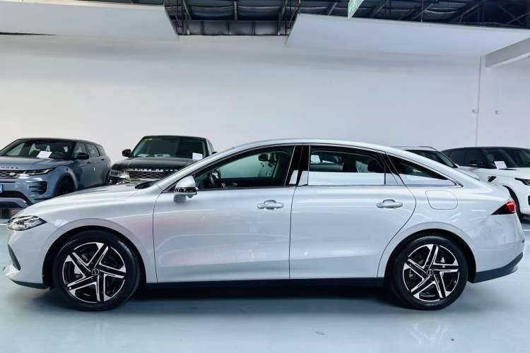 Used Roewe D7 2023 DMH 125km Flagship Edition Exterior 2