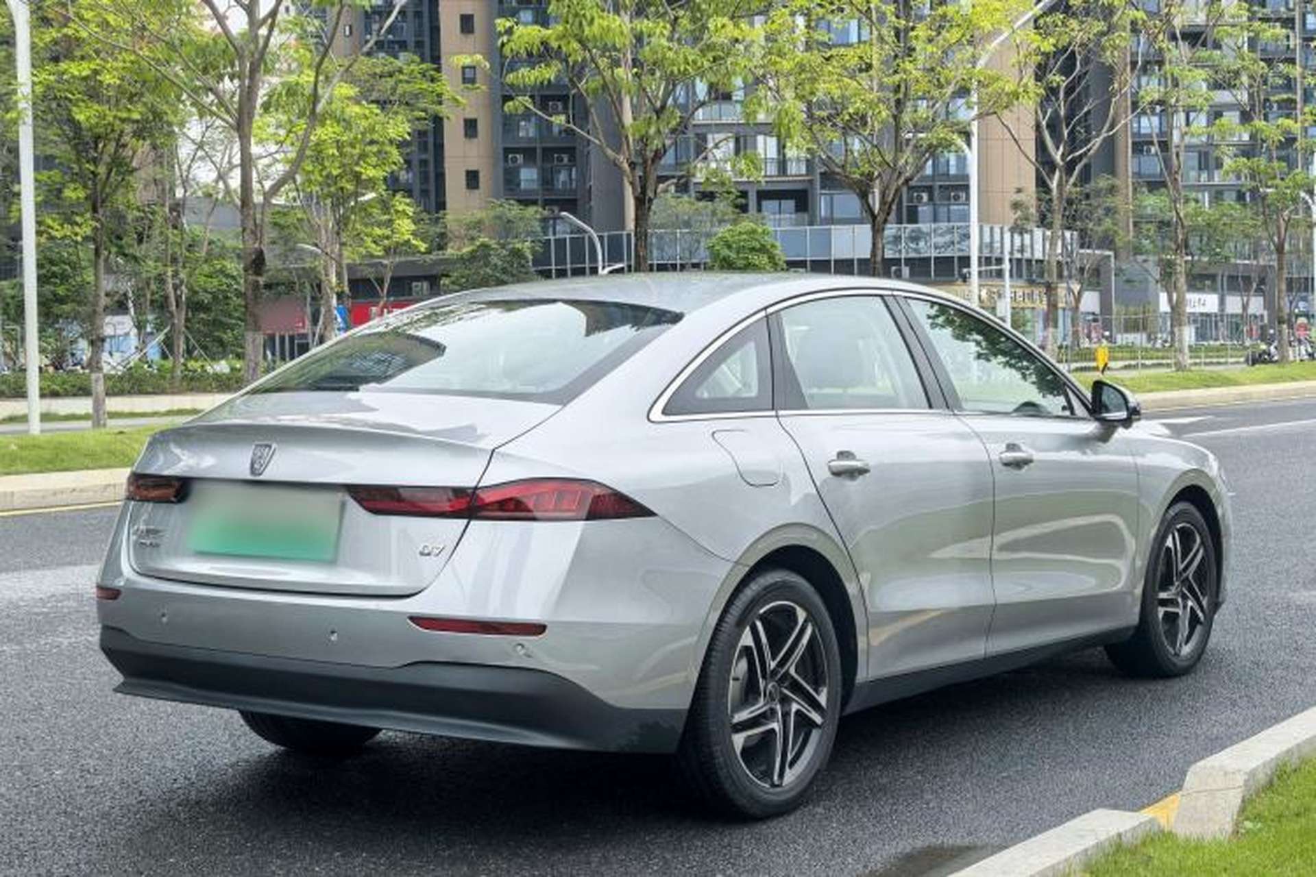 Used Roewe D7 2023 DMH 125km Flagship Edition Exterior 3