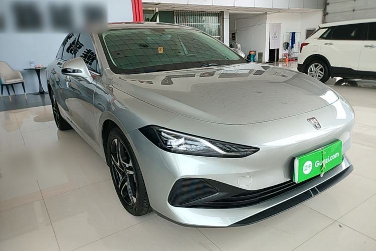 Used Roewe D7 2023 DMH 125km Superior Edition Front Right 45 Deg