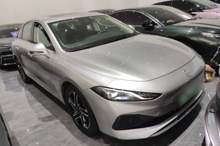 Used Roewe D7 2023 DMH 125km Flagship Edition Front Right 45 Deg