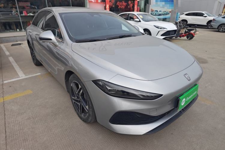 Used Roewe D7 2023 DMH 125km Flagship Edition Front Right 45 Deg