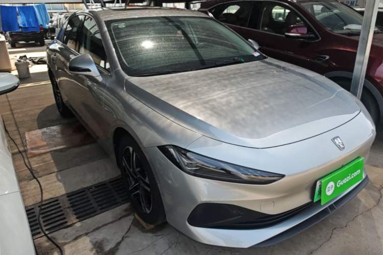 Used Roewe D7 2023 DMH 125km Flagship Edition Front Right 45 Deg