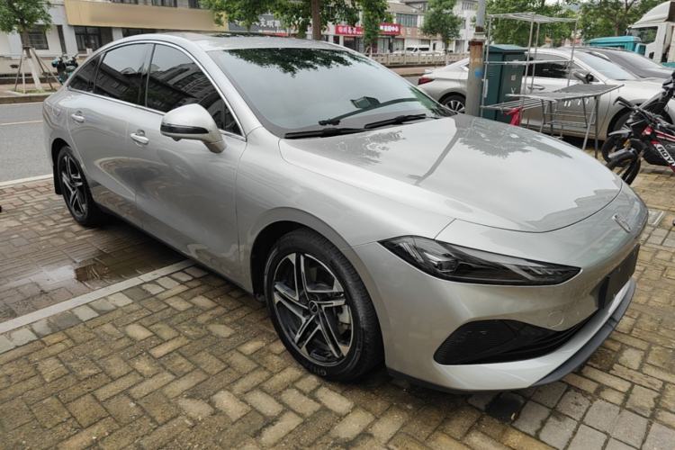 Used Roewe D7 2023 DMH 125km Excellence Edition Front Right 45 Deg