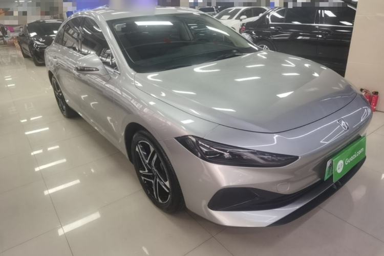 Used Roewe D7 2023 DMH 125km Flagship Edition Front Right 45 Deg