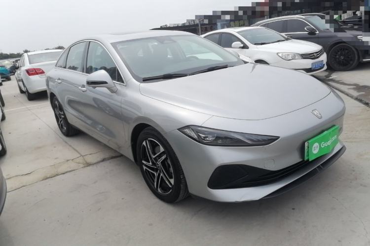 Used Roewe D7 2023 DMH 125km Flagship Edition Front Right 45 Deg